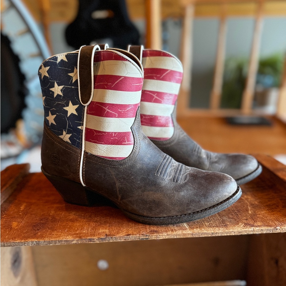 Ariat Leather Boots with Brown Texture
